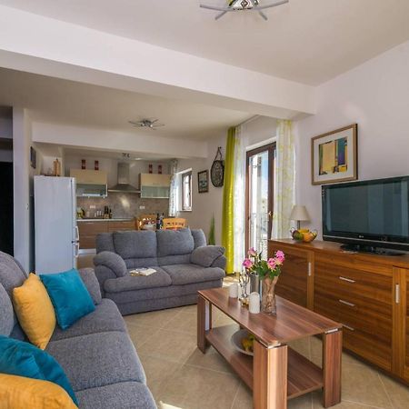 Apartment Carpe Diem Premantura Bagian luar foto